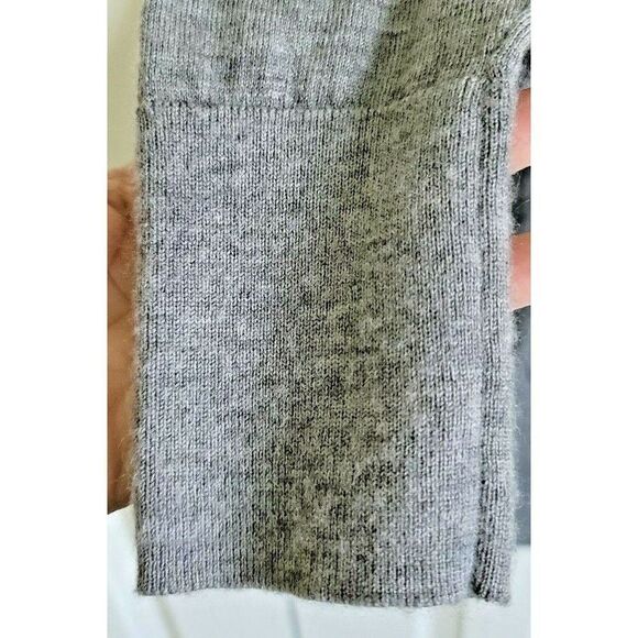 Banana Republic Women’s M Extra Fine Gray Merino Wool Crew Neck Sweater Size Med - Picture 4 of 9